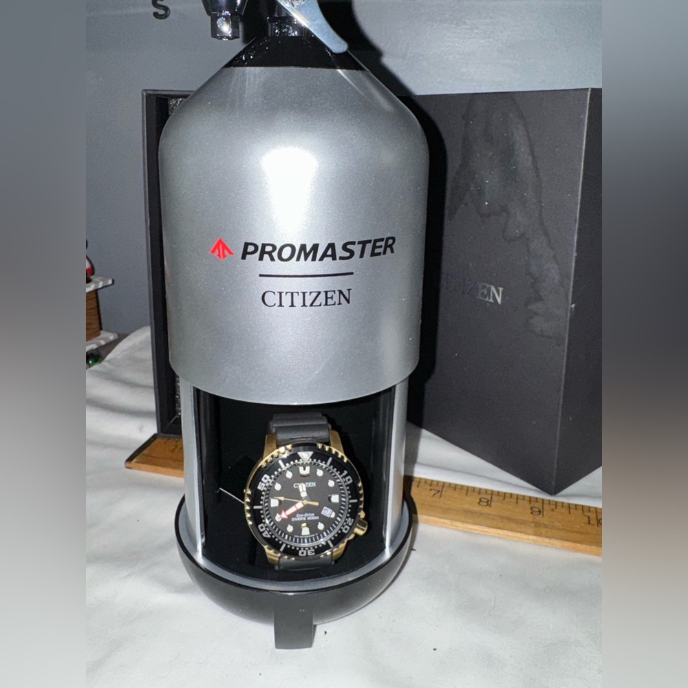 NIB Men’s Citizen Eco-drive promaster dive watch black gold WOW